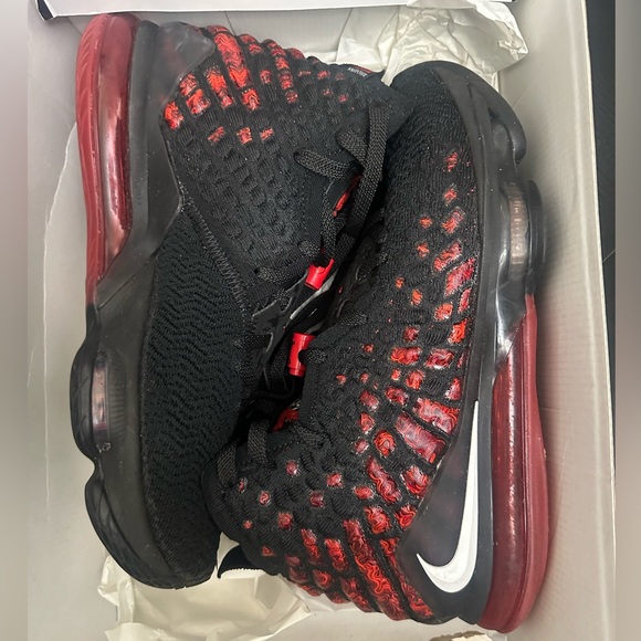 LeBron 17 'Infrared VI' size 9.5 - Picture 2 of 8